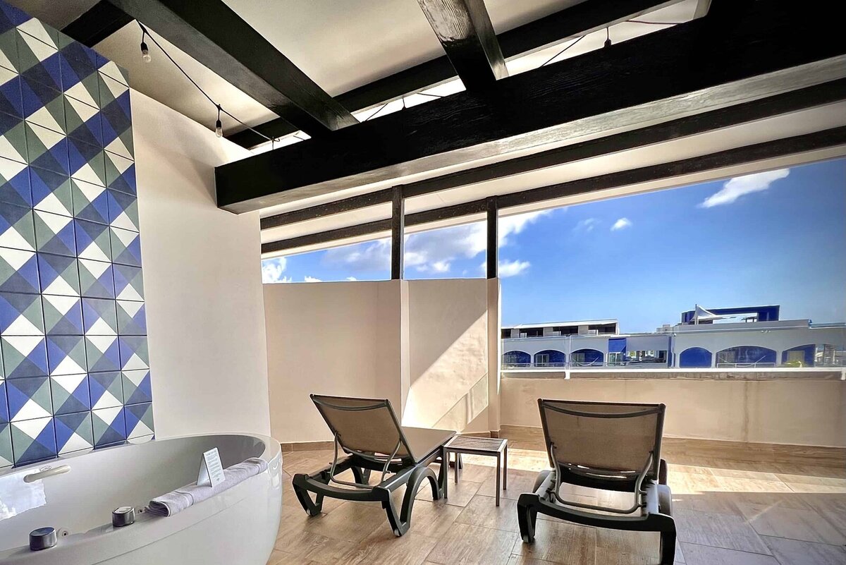 Heaven Deluxe Sky Terrace (One Bedroom)