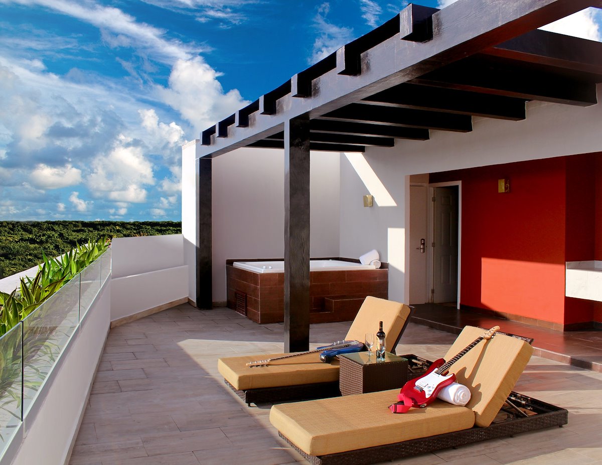 Rock Suite Ocean Front Rooftop Lounge (Two Bedroom) – with Personal Assistant