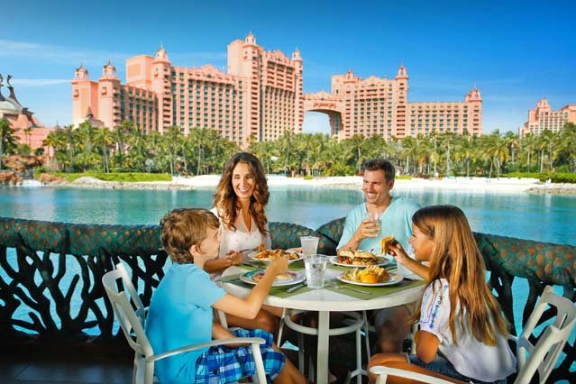 7the-reef-atlantis_lagoon-bar-grill