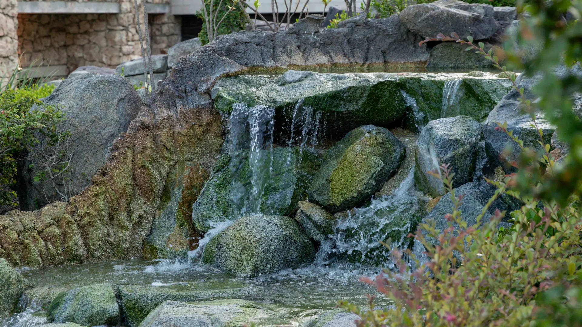 ARUBA-P0879-Waterfall.16x9