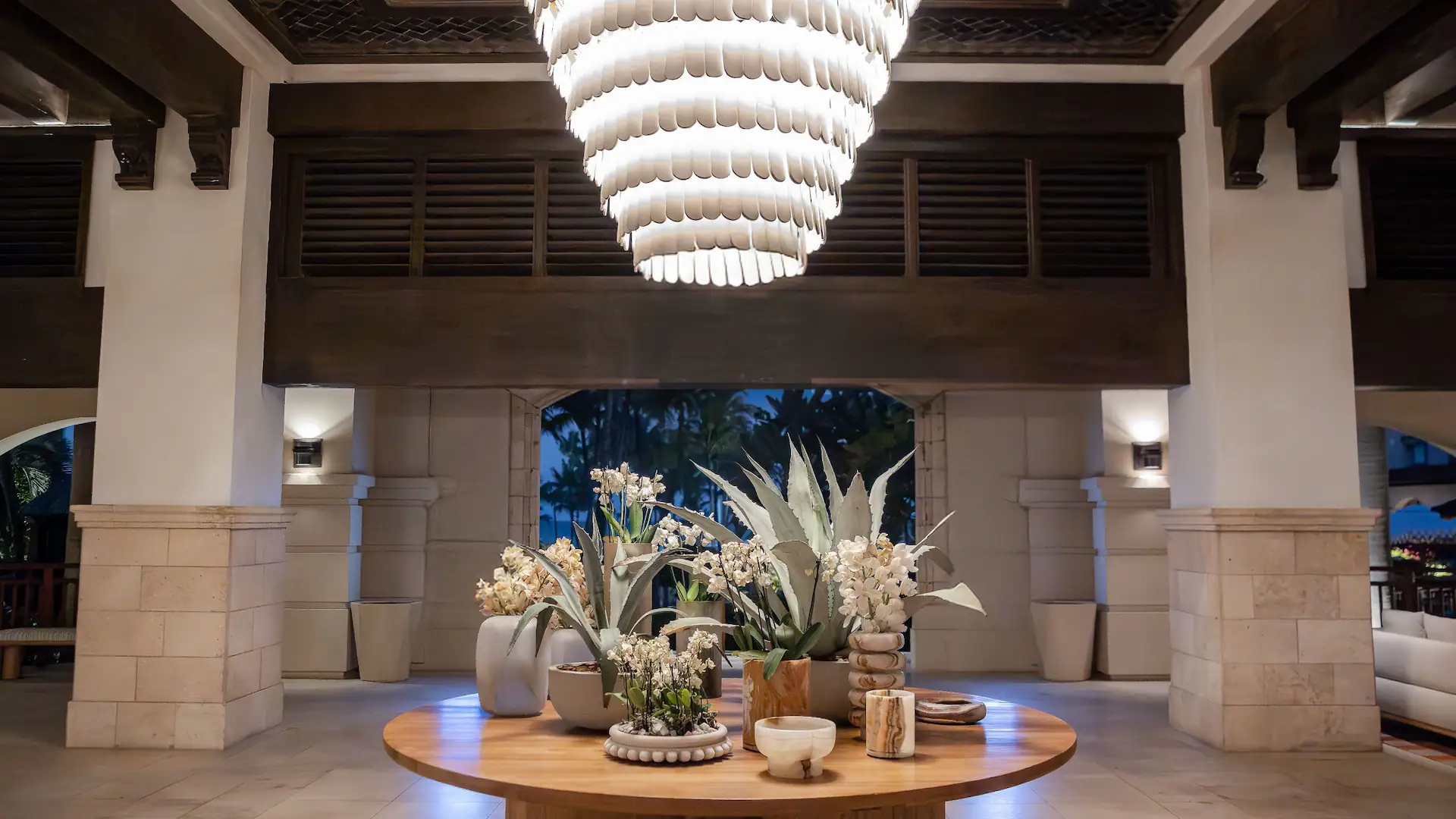 ARUBA-P1000-Lobby-Entrance-Dusk.16x9