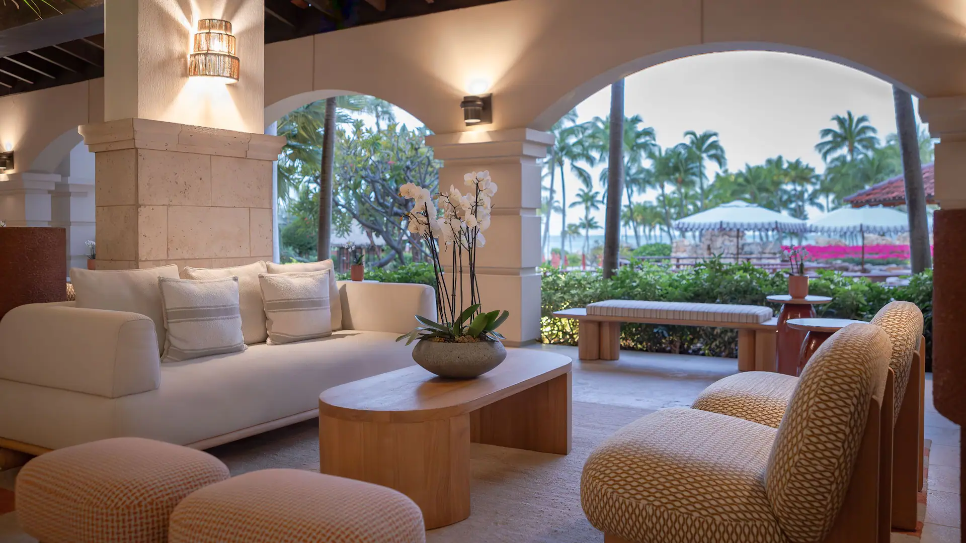 ARUBA-P1007-Lobby-Social-Space-Seating-Area.16x9