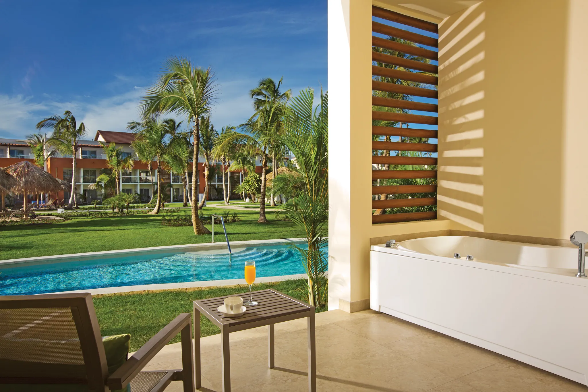 Allure Junior Suite Swim Up 