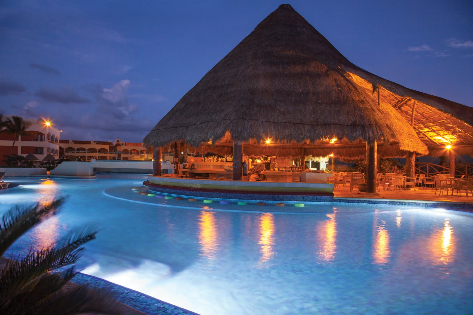 HRH_Riviera_Maya_Hacienda_Float_Bar_Night