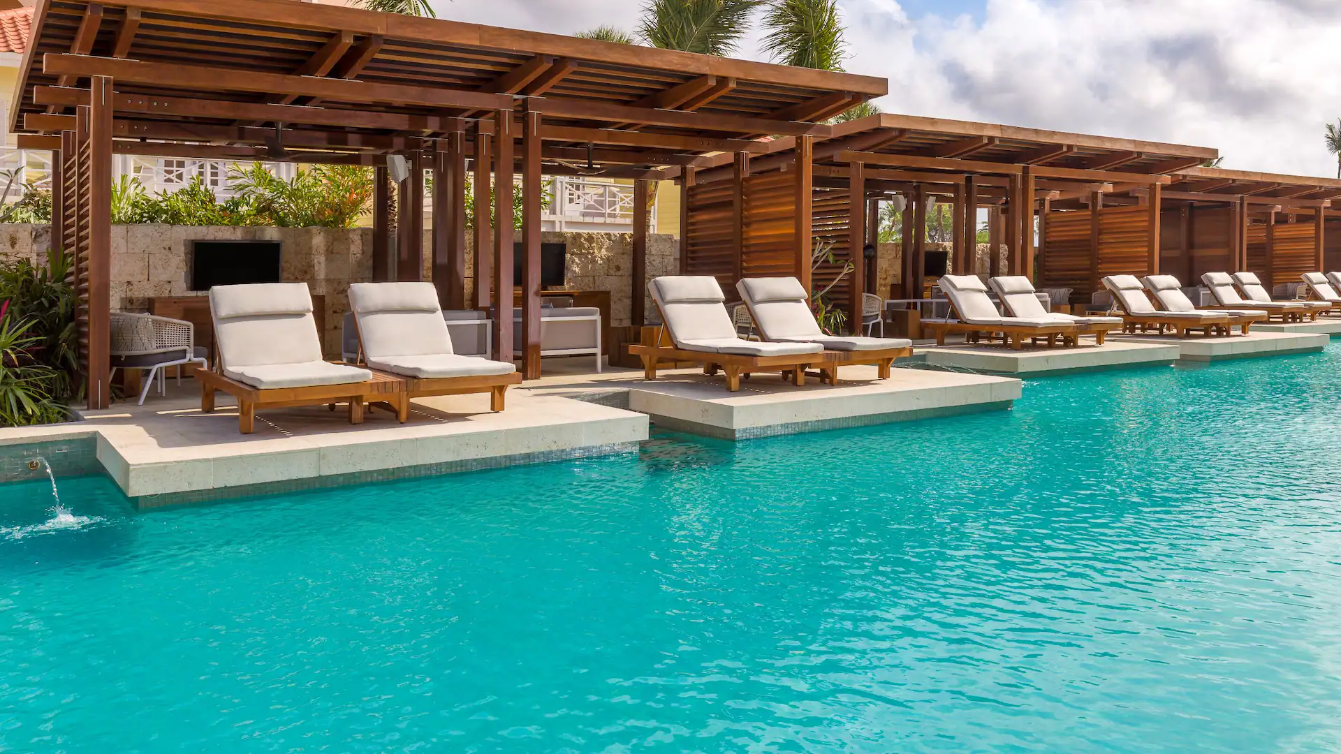 Hyatt-Regency-Aruba-P663-Trankilo-Pool-Area.16x9