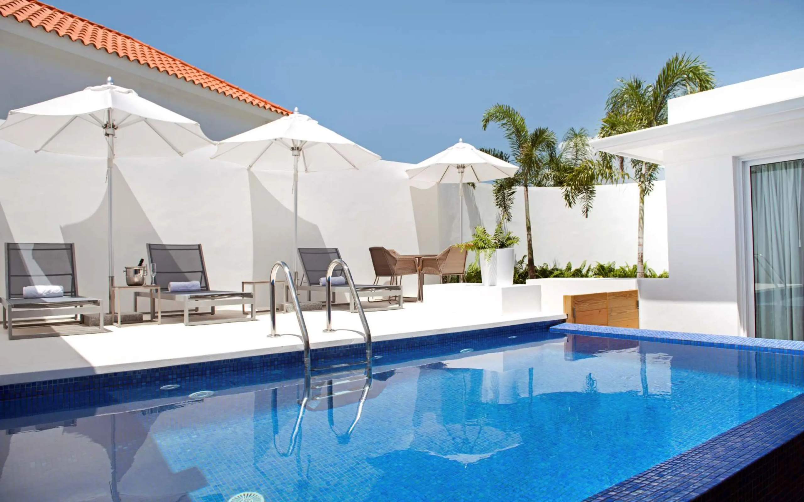 Super Pool Villa