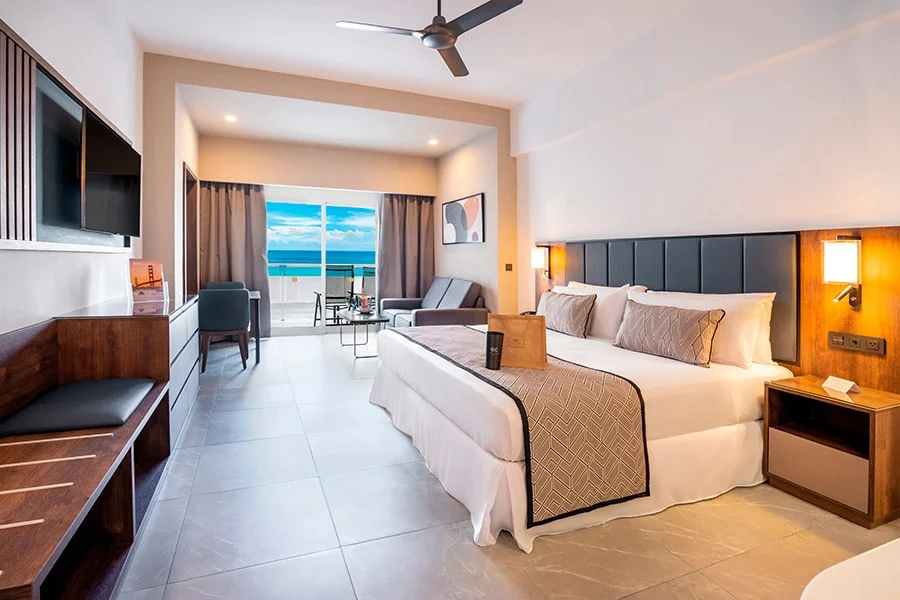 Junior Suite Ocean Front View – Elite Club