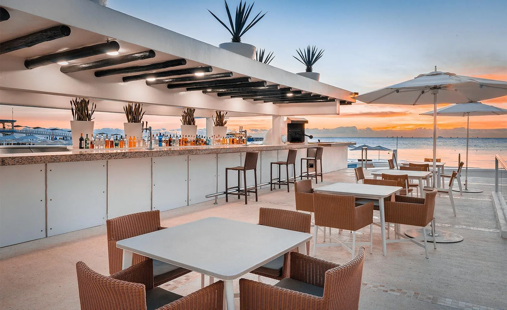 aqua-bar-playacar-palace_61a6808353