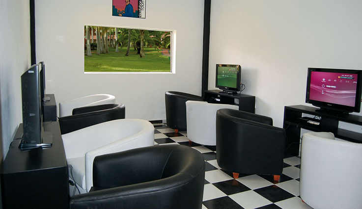 black-and-white-junior-club