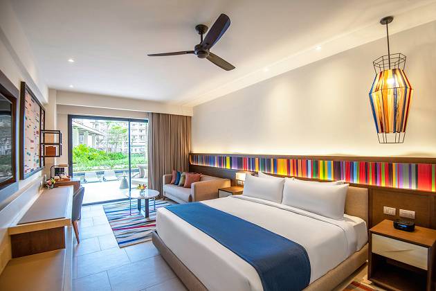 Club Junior Suite Swim-Up King or Double