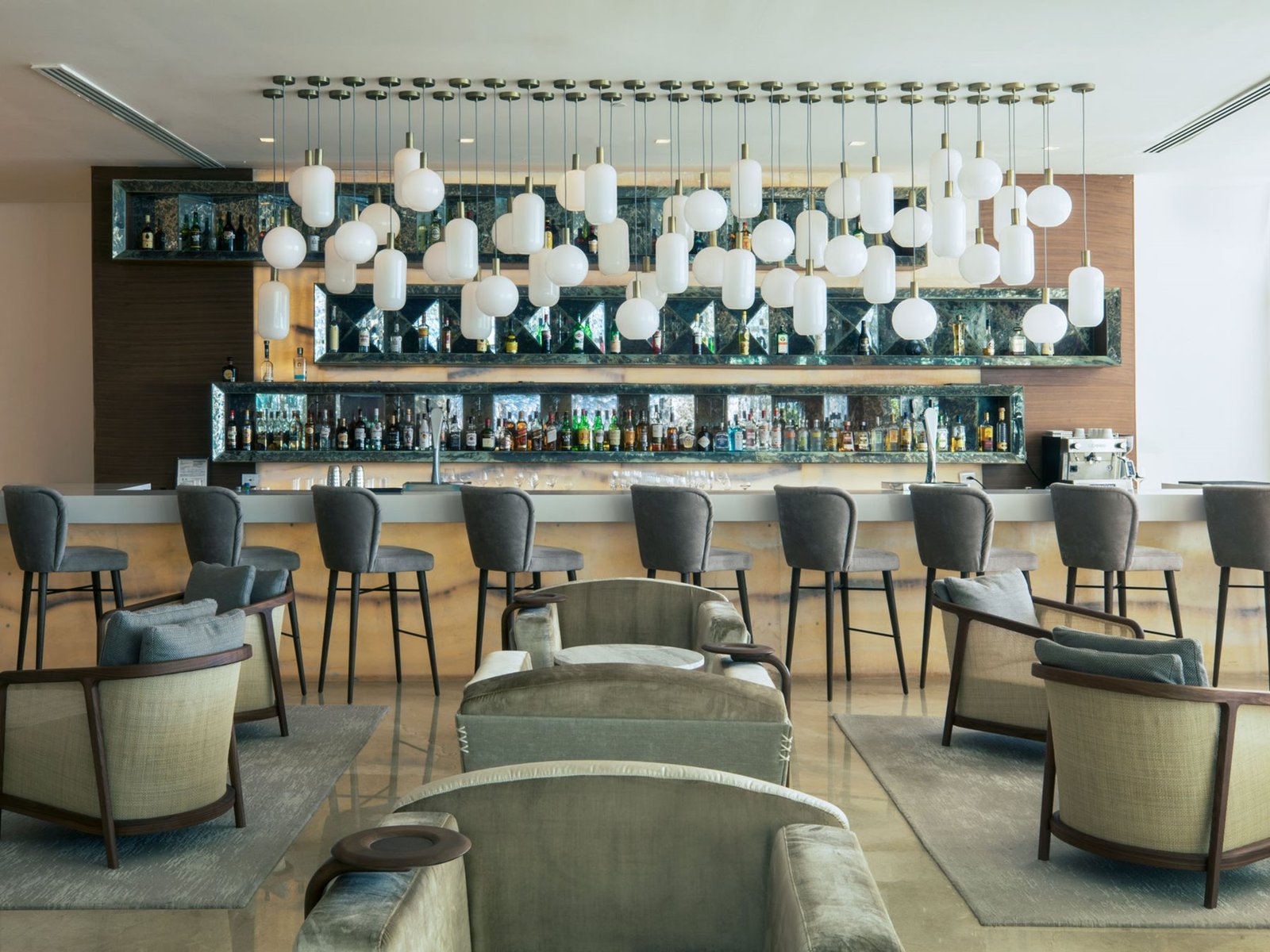 cun-le-blanc-spa-resort-bar-blanc-lobby-01