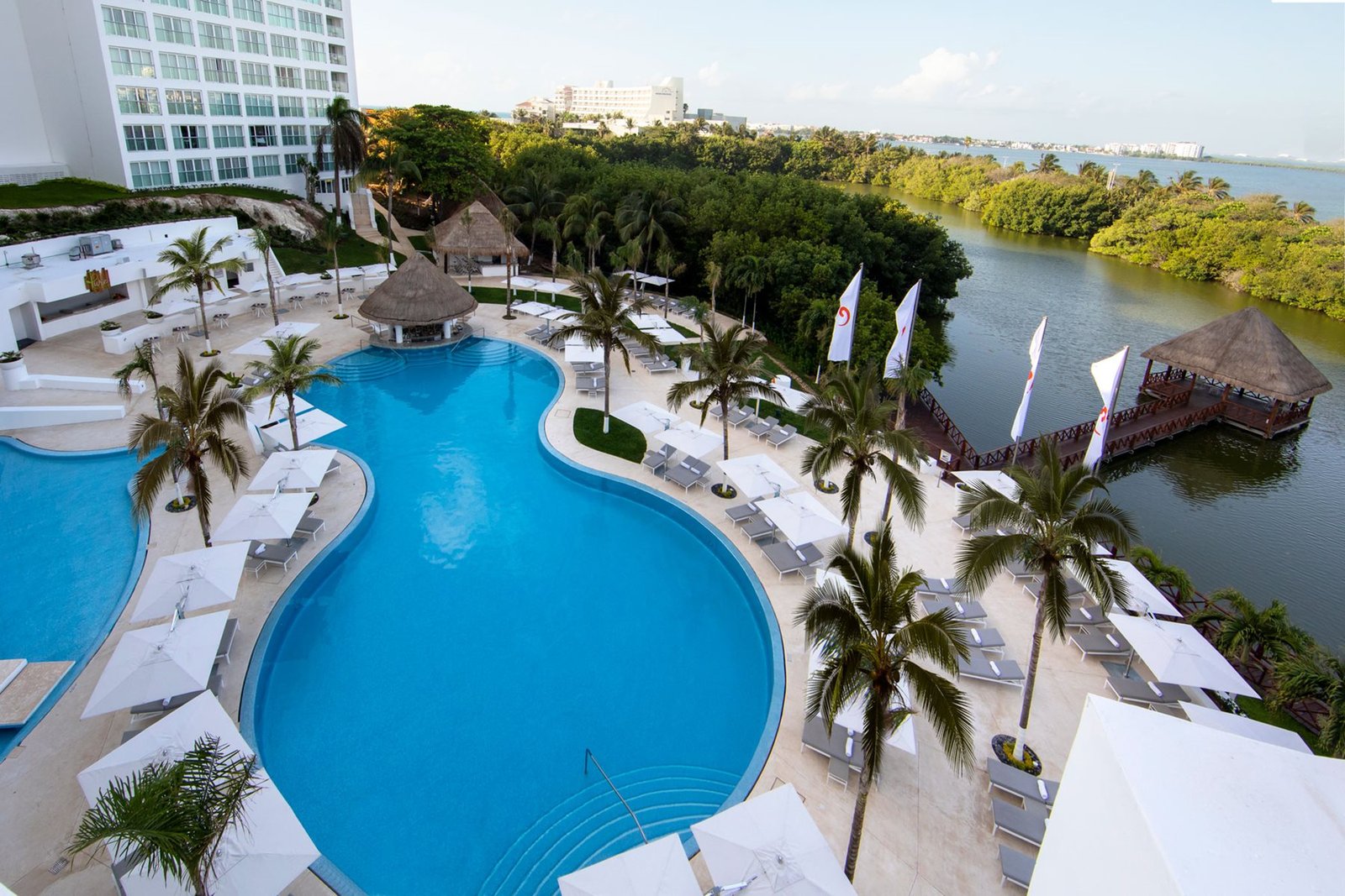 cun-le-blanc-spa-resort-pool-02