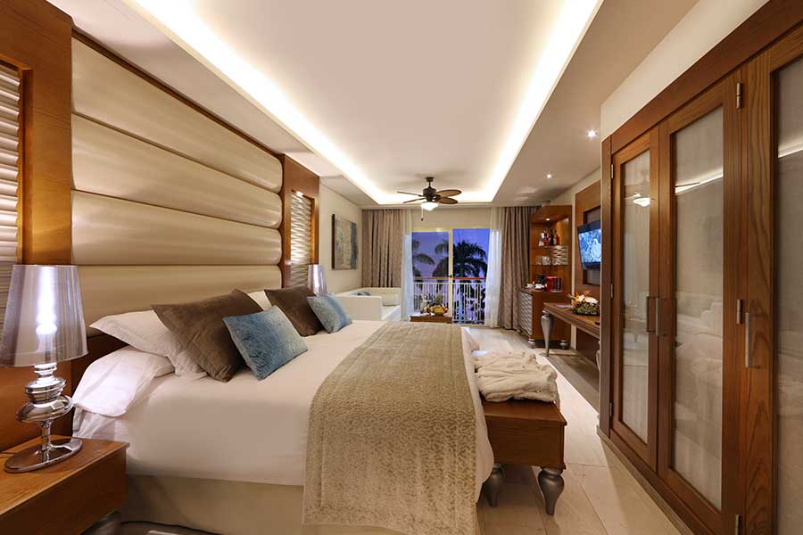 Family Club Sky View Suite (Roof Top with Outdoor Jacuzzi)