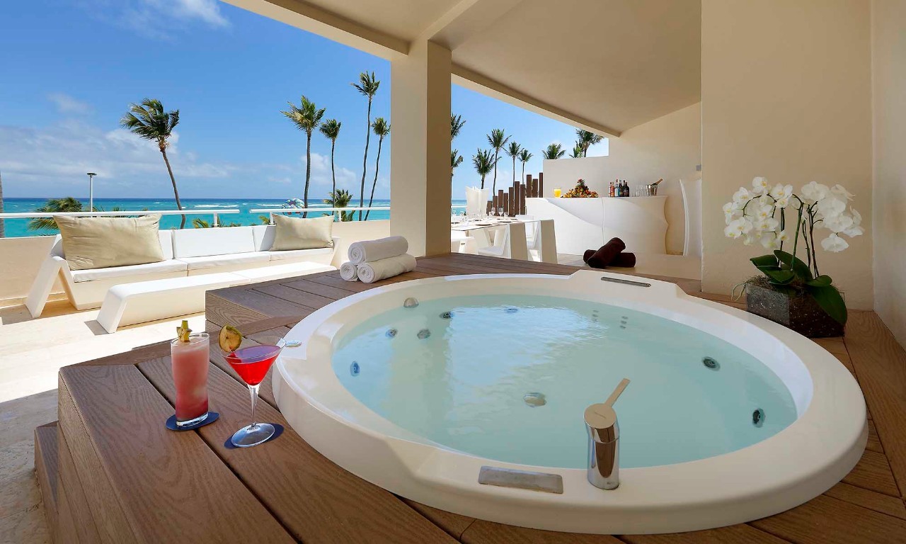 Signature Suite Panoramic Ocean View