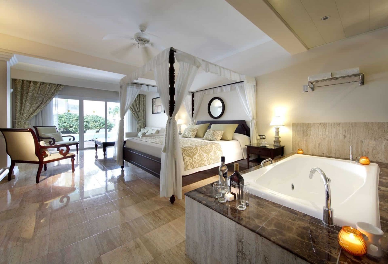 Junior Suite Swim Up