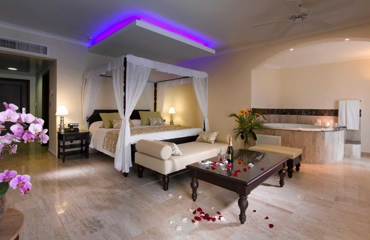 Romance Suite Poolside