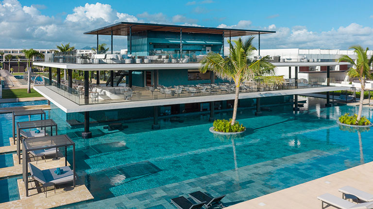 live-aqua-beach-club