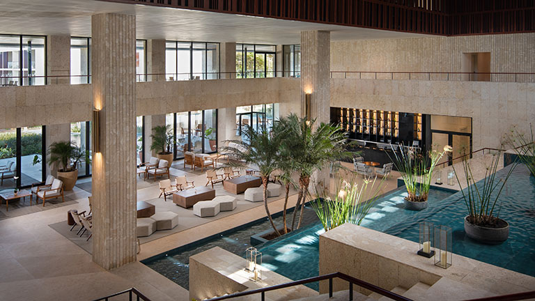 live-aqua-lobby-1
