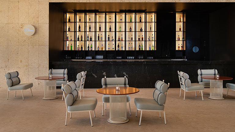 live-aqua-the-strainer-restaurant