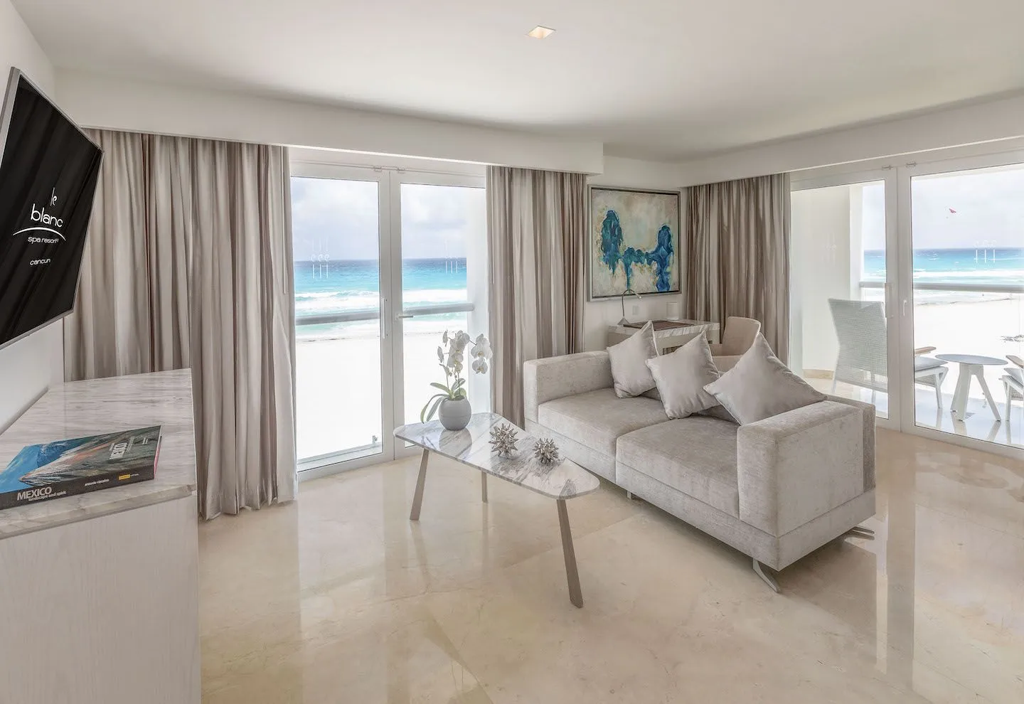 Royale Governor Suite Oceanfront