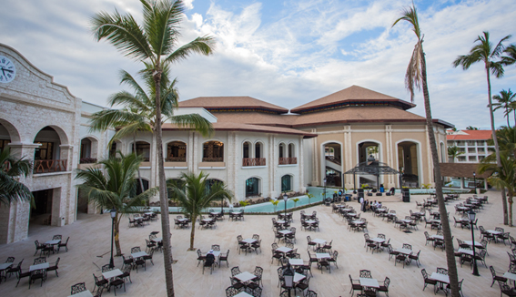 majestic_mirage_-courtyard