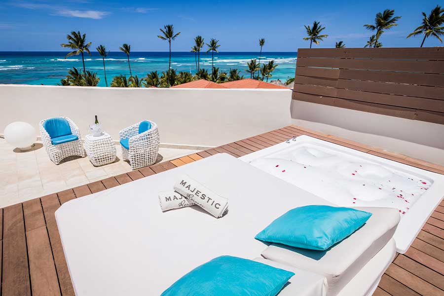 Mirage Club Sky View Suite (Roof Top with Outdoor Jacuzzi 18+)
