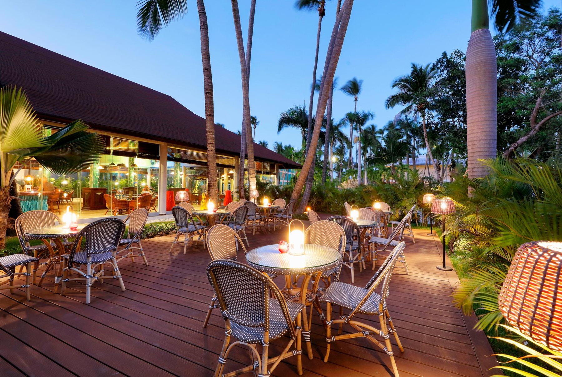 puj-grand-palladium-punta-cana-bar-hemingway-01