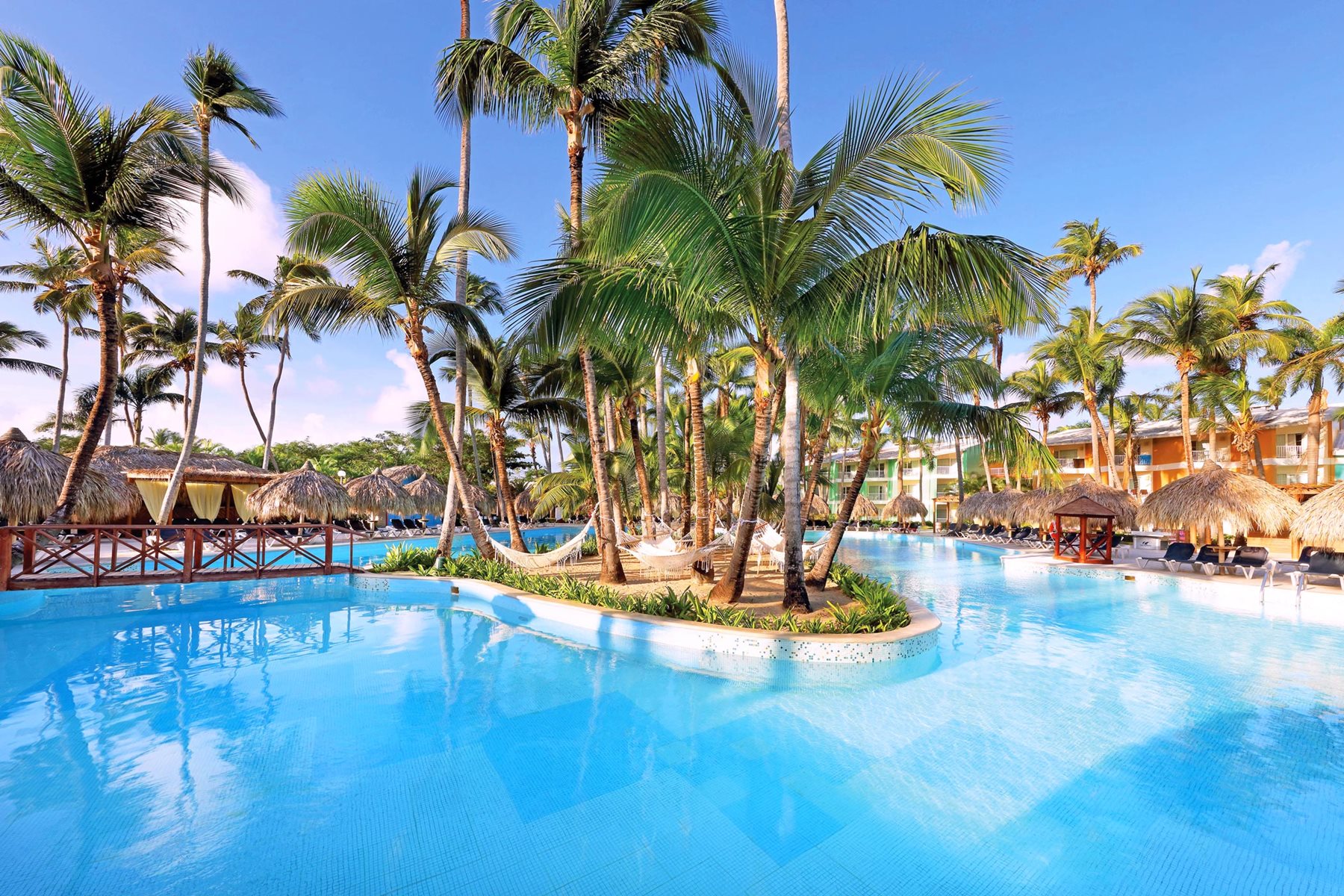 puj-grand-palladium-punta-cana-pool-uva-01