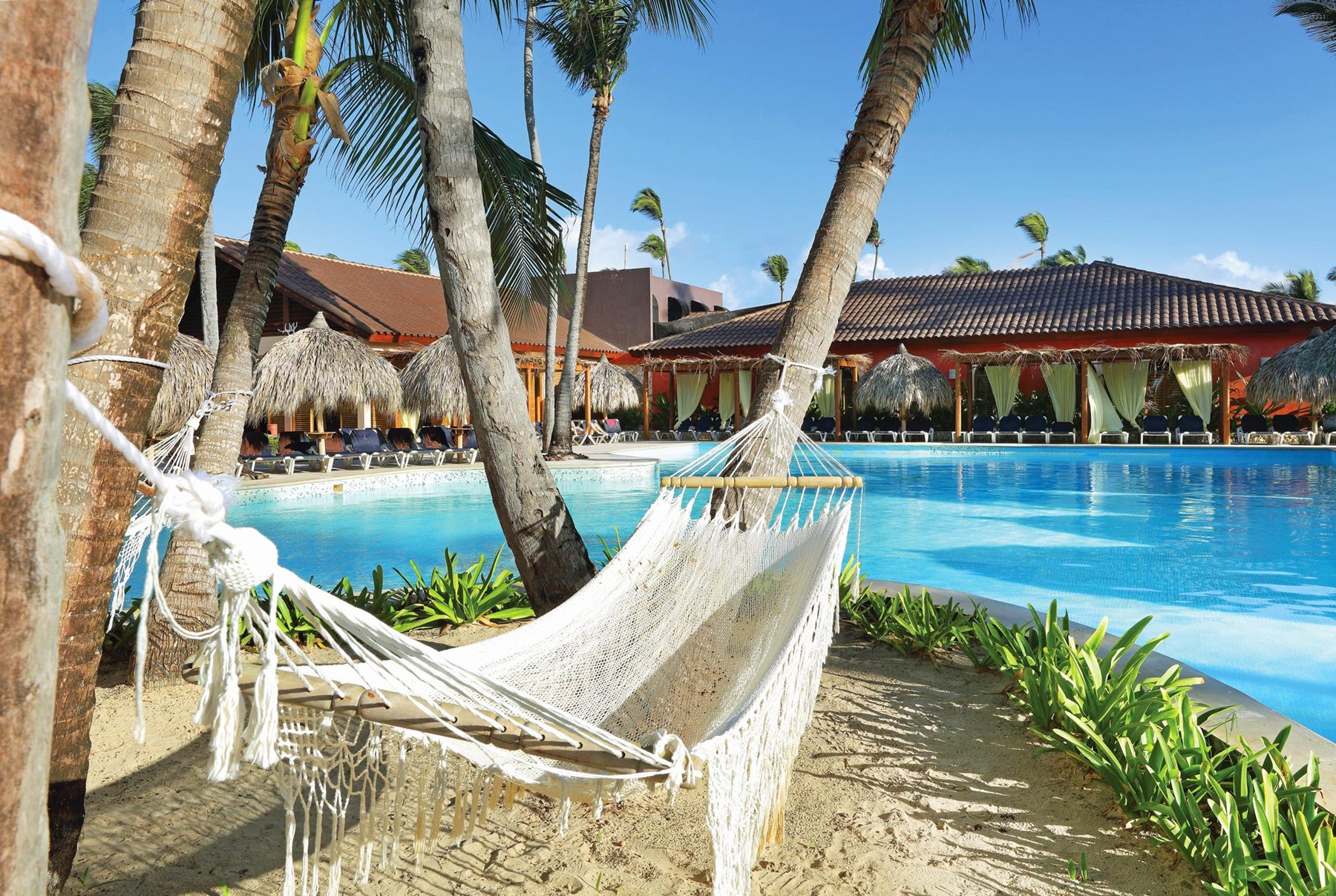 puj-grand-palladium-punta-cana-pool-uva-02