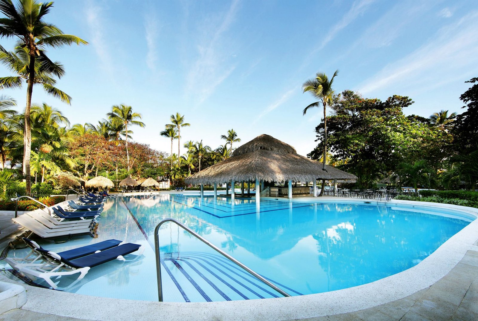 puj-grand-palladium-select-bavaro-pool-01