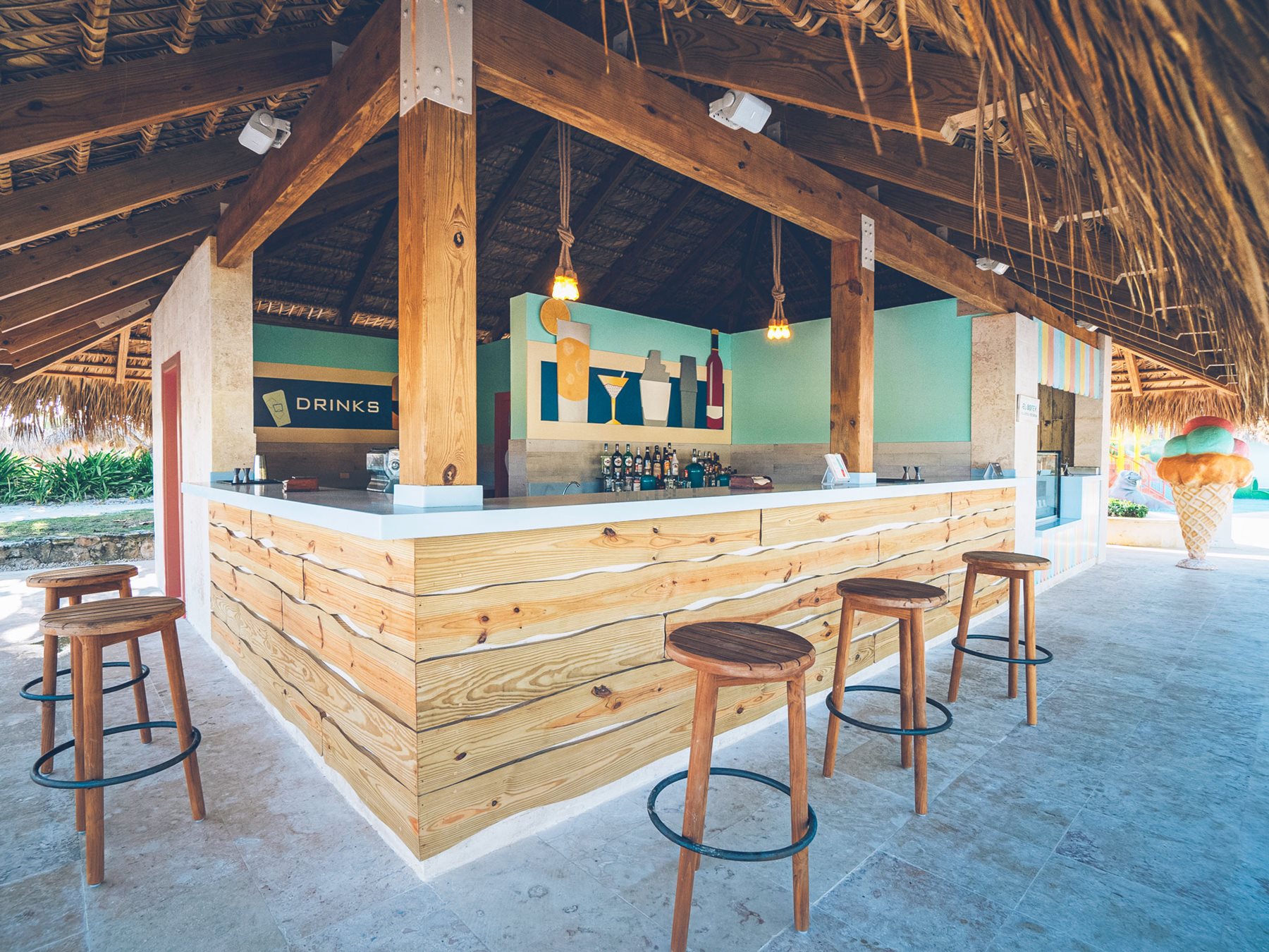 puj-iberostar-selection-bavaro-bar-el-botey-01