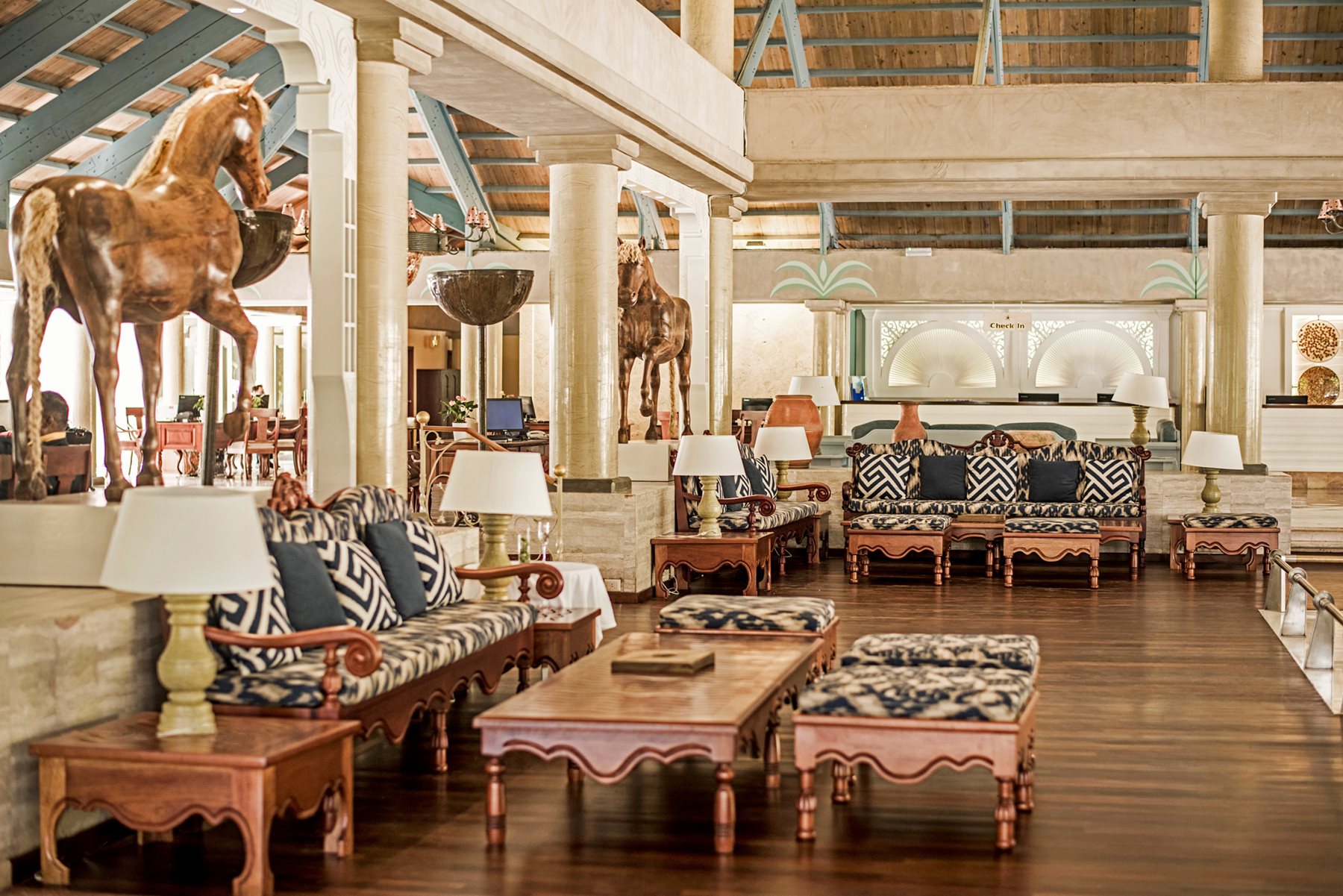 puj-iberostar-selection-bavaro-lobby-03