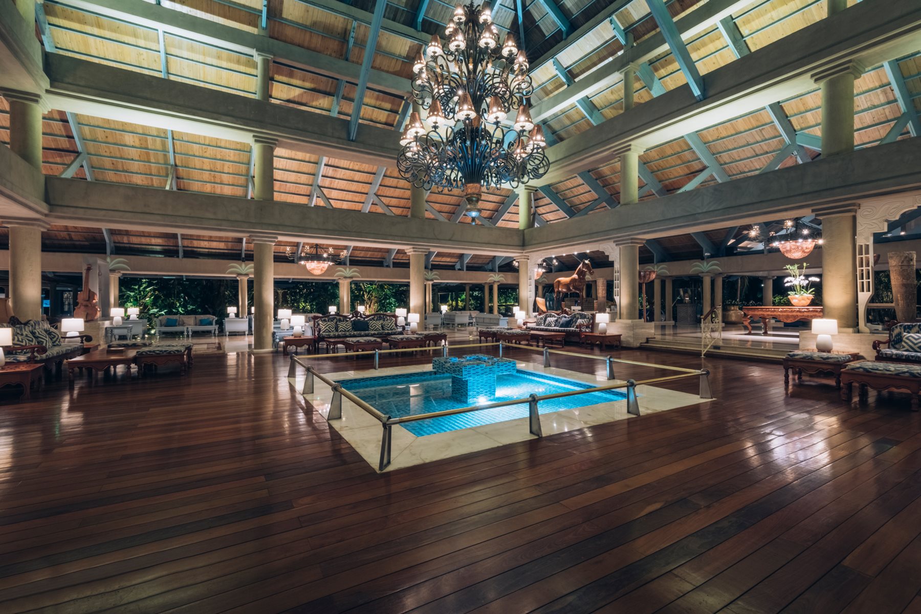 puj-iberostar-selection-bavaro-lobby-04