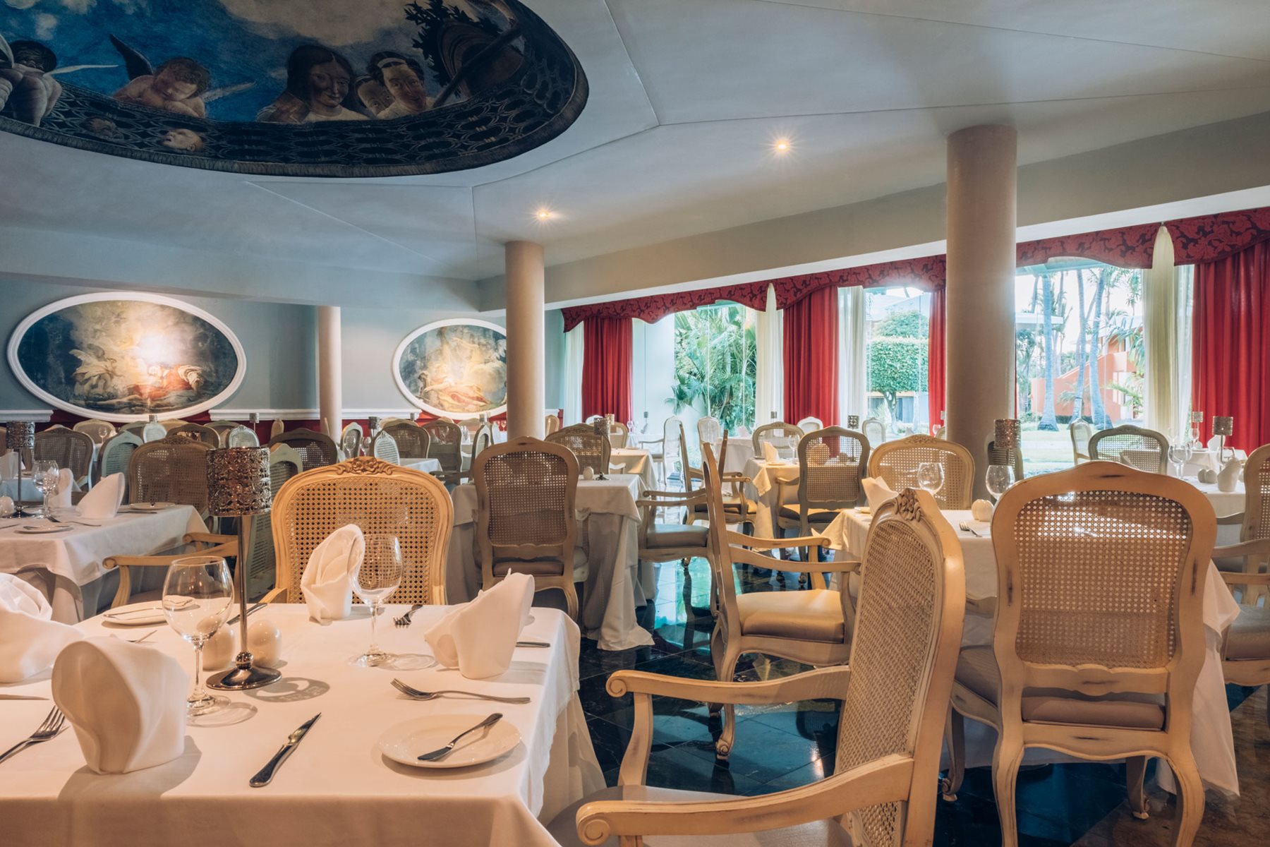 puj-iberostar-selection-bavaro-resto-coupole-01