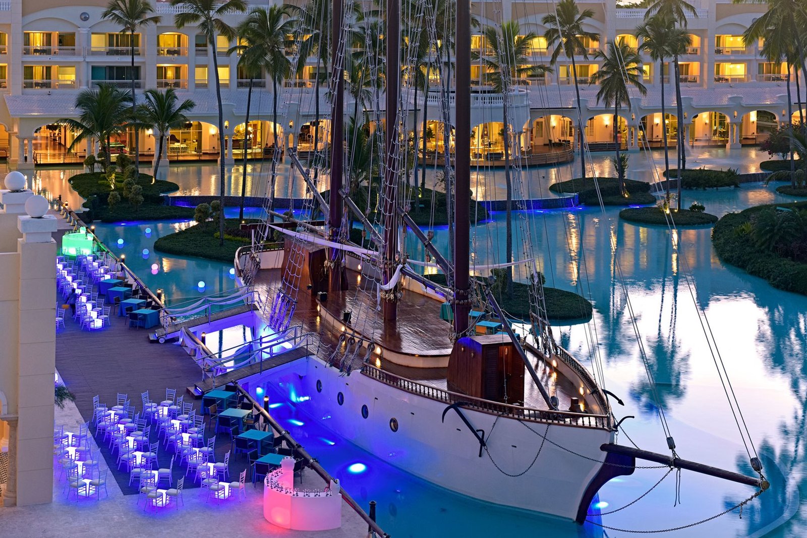 puj-joia-bavaro-by-iberostar-bar-cala-esmeralda-01.jpg