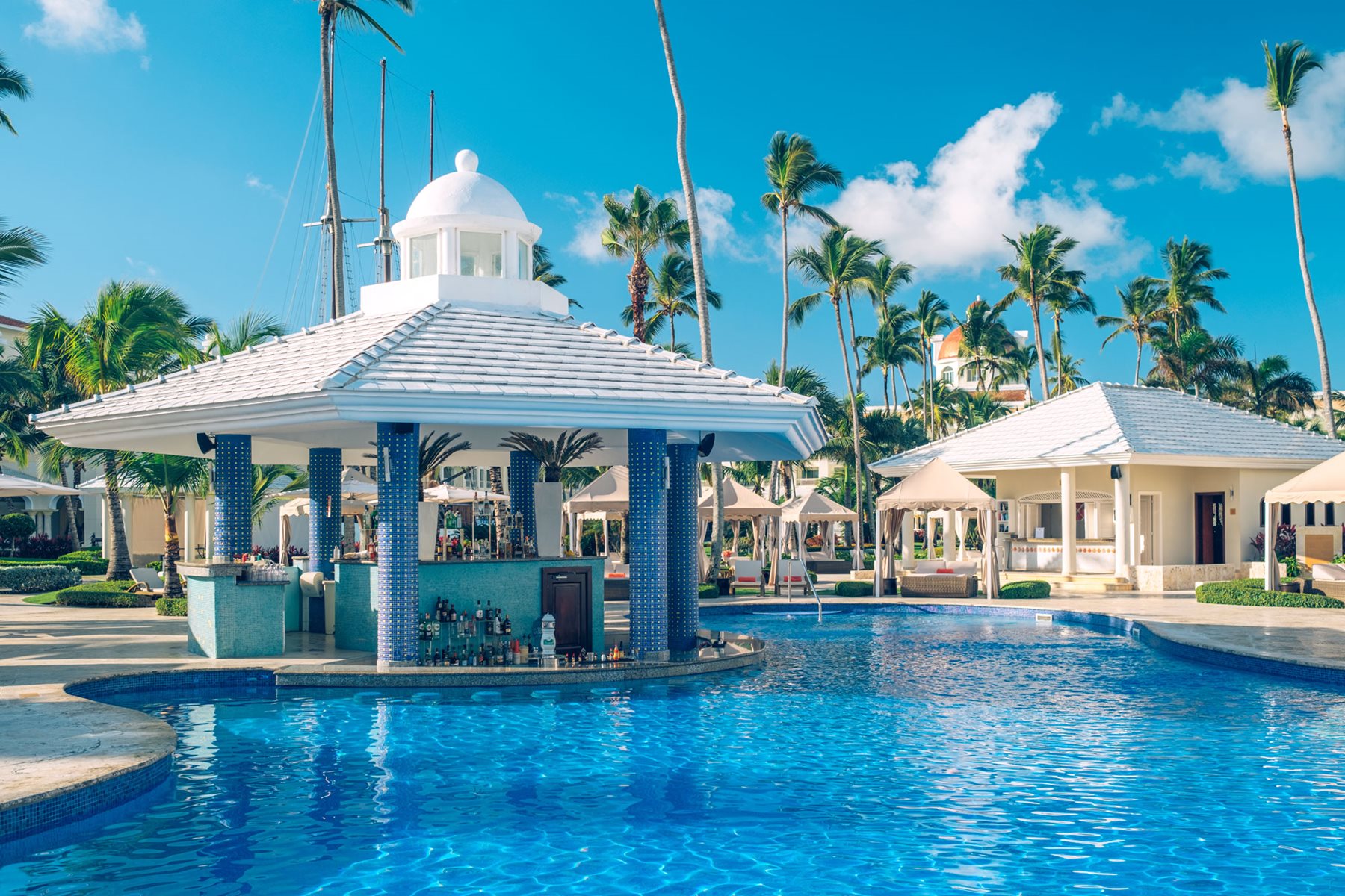 puj-joia-bavaro-by-iberostar-bar-larimar-02.jpg