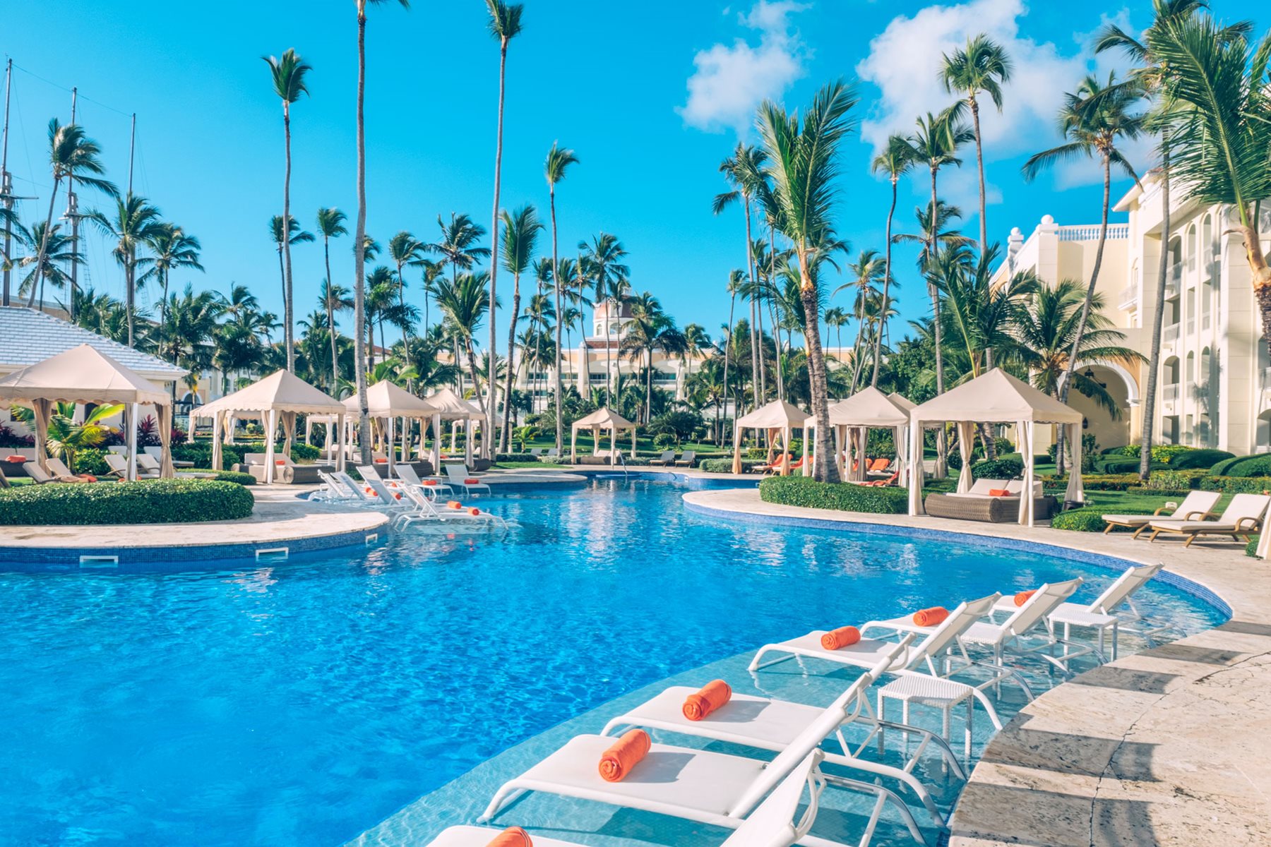 puj-joia-bavaro-by-iberostar-pool-01.jpg
