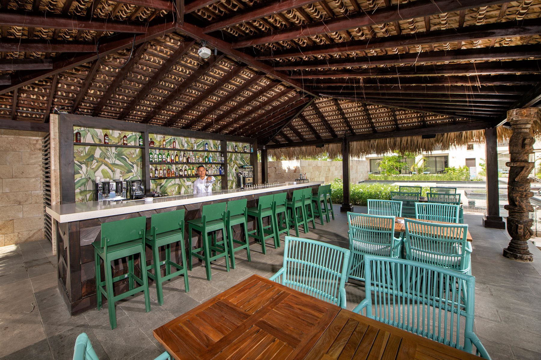 puj-lopesan-costa-bavaro-bar-la-perla-01