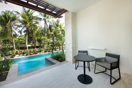Adults King Swim-Up Junior Suite