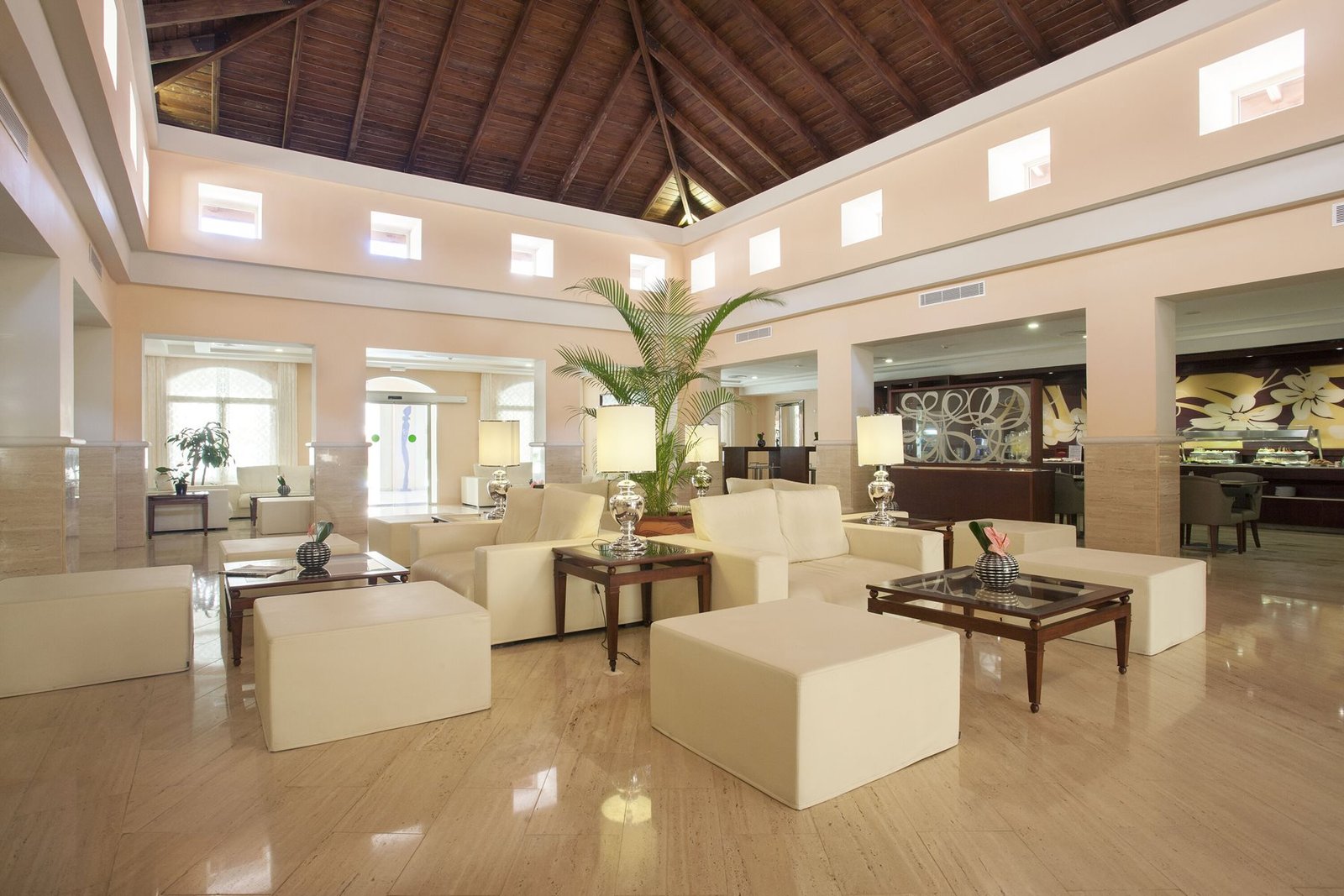 puj-majestic-colonial-colonial-club-lounge-01