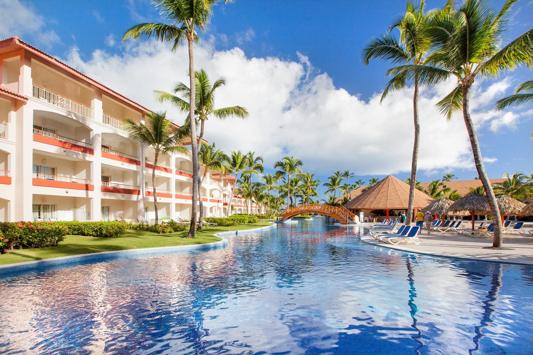 puj-majestic-colonial-pool-fam-03.jpg
