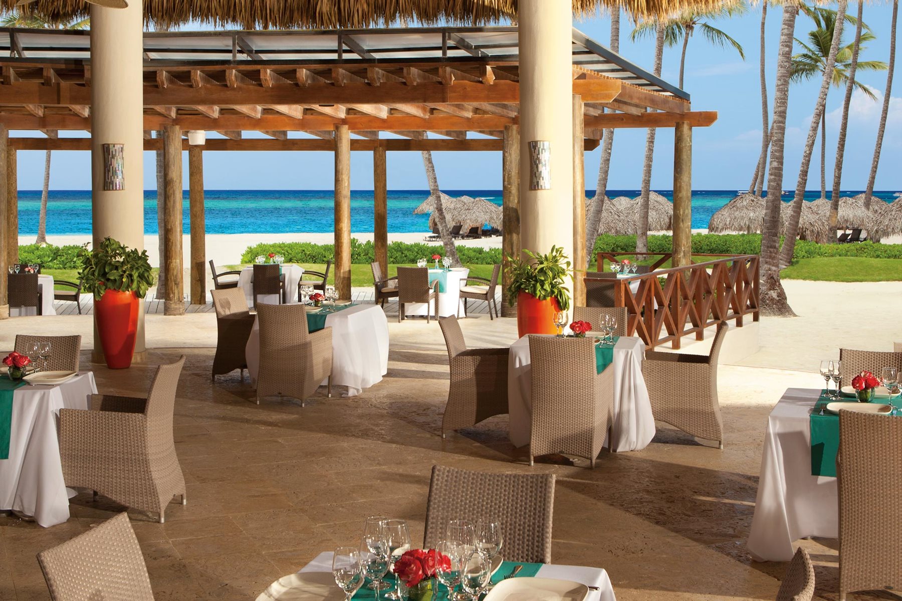puj-secrets-royal-beach-resto-olio-01.jpg