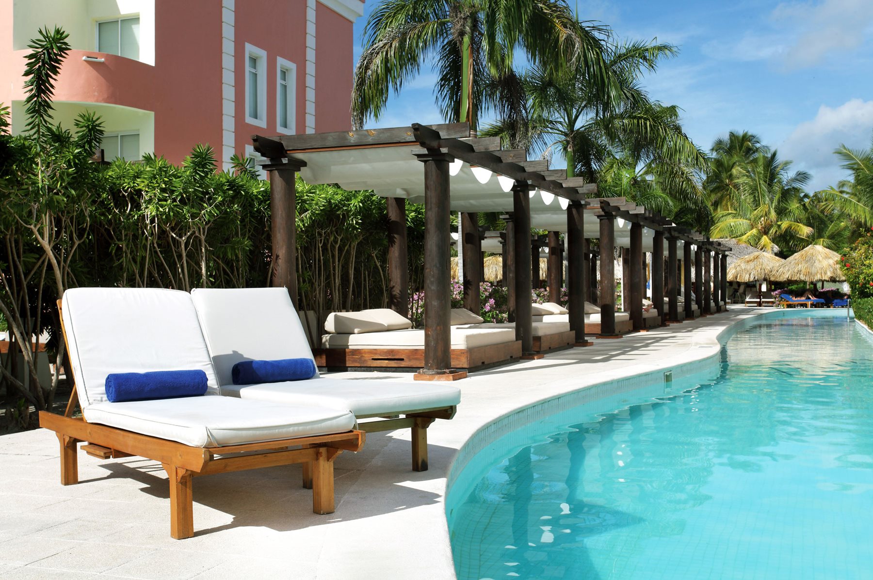 puj-trs-turquesa-pool-02.jpg