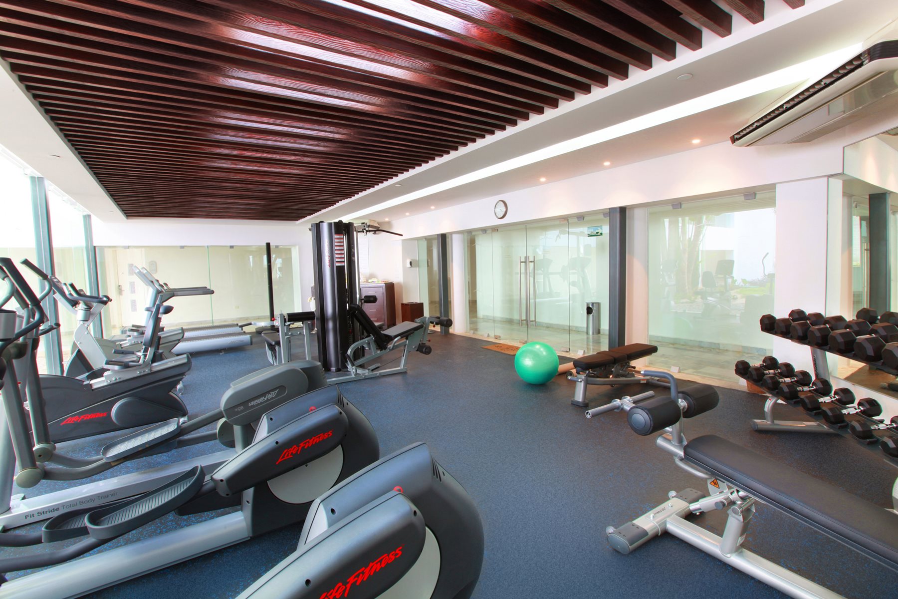 riv-playacar-palace-gym-01