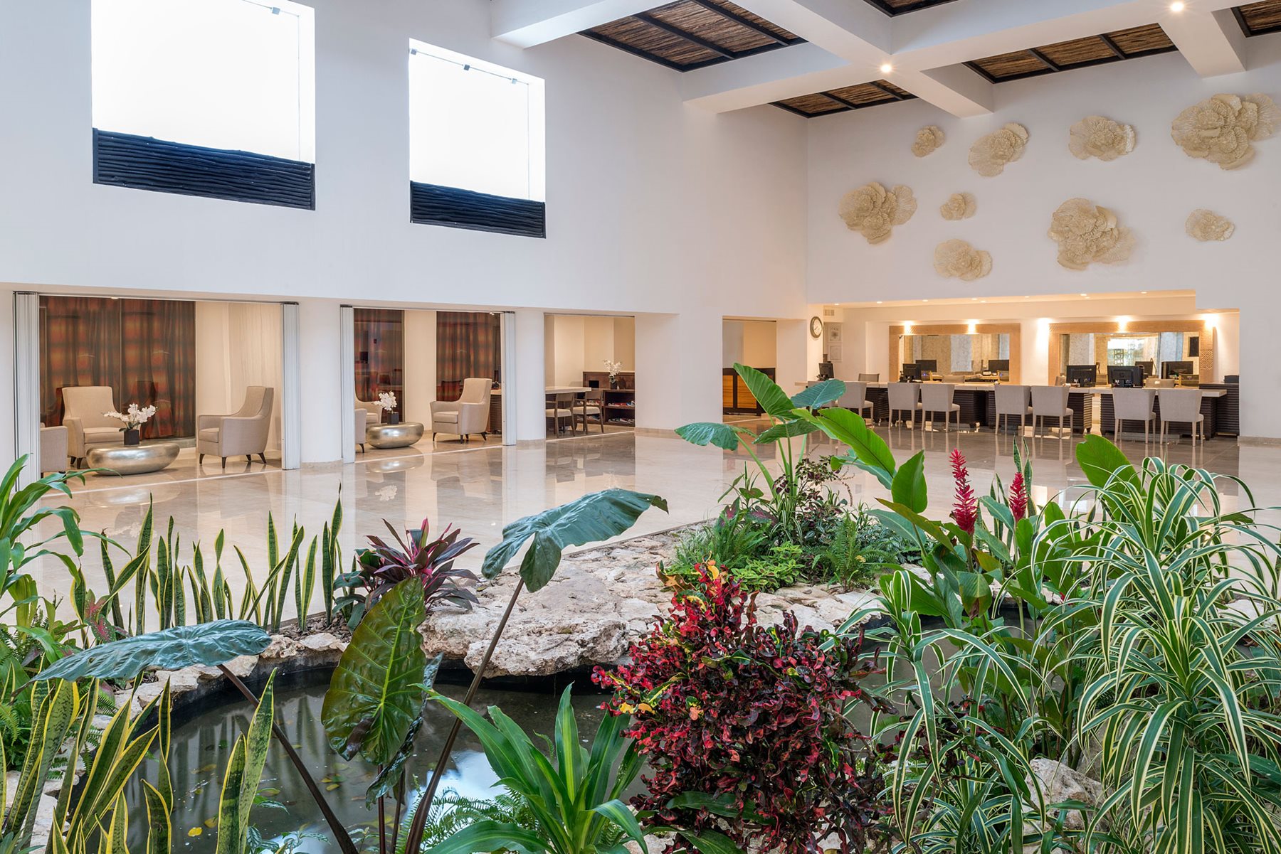 riv-playacar-palace-lobby-01