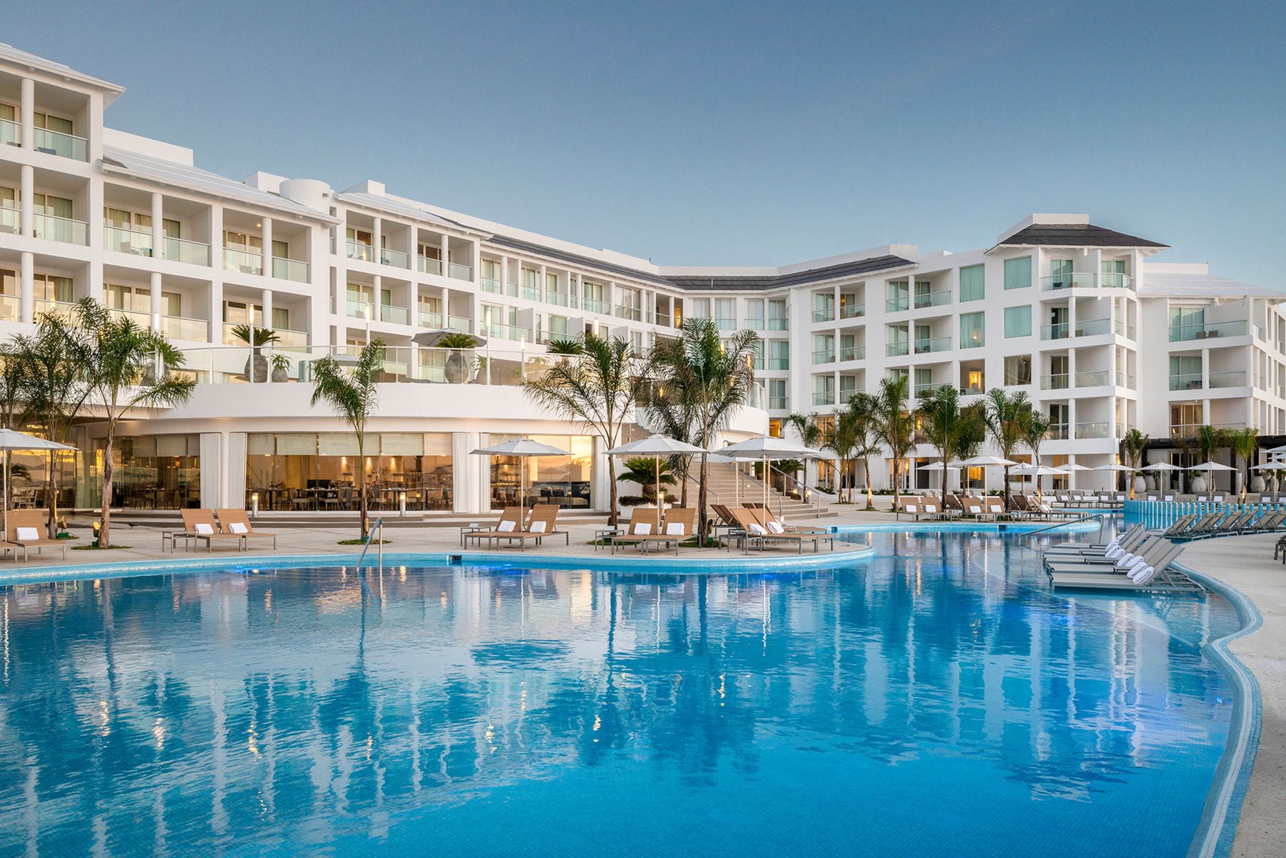 riv-playacar-palace-pool-01