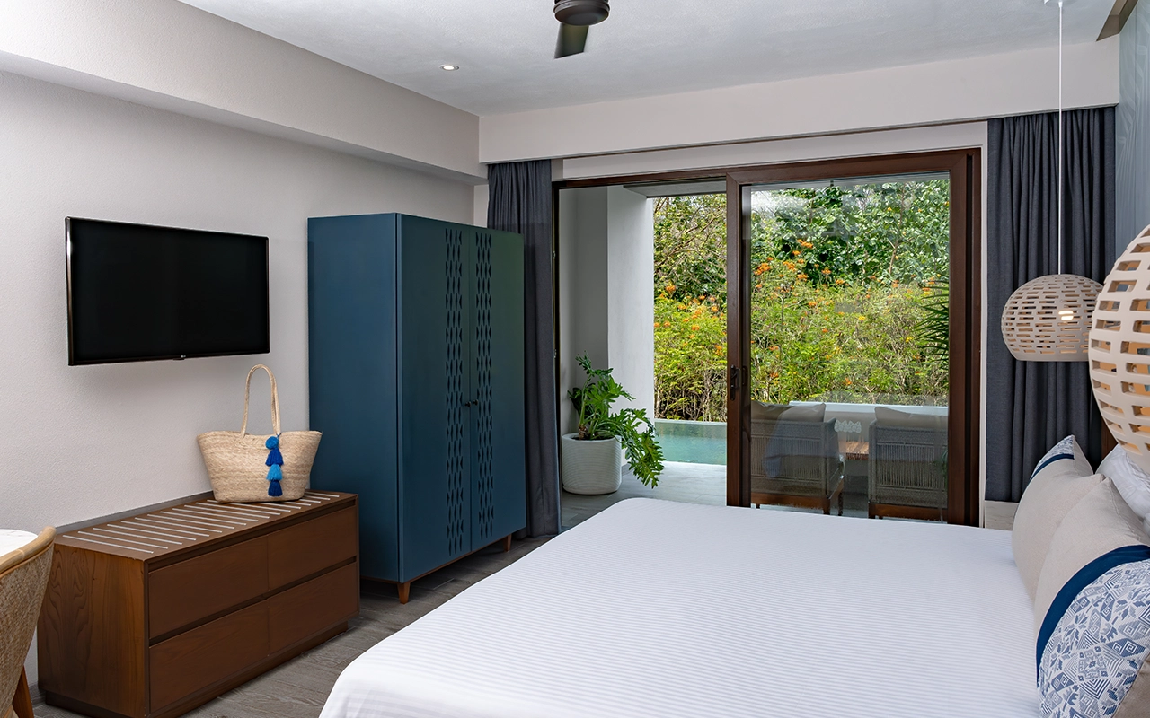Allure Room Swim-Up - Jungle View
