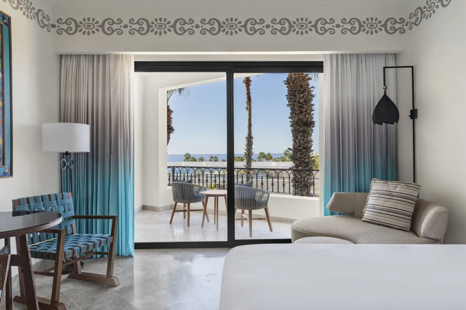 King Bed Coastal Garden View Balcony