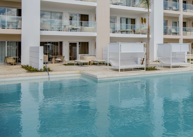 Family Concierge Master Swim Up Suite