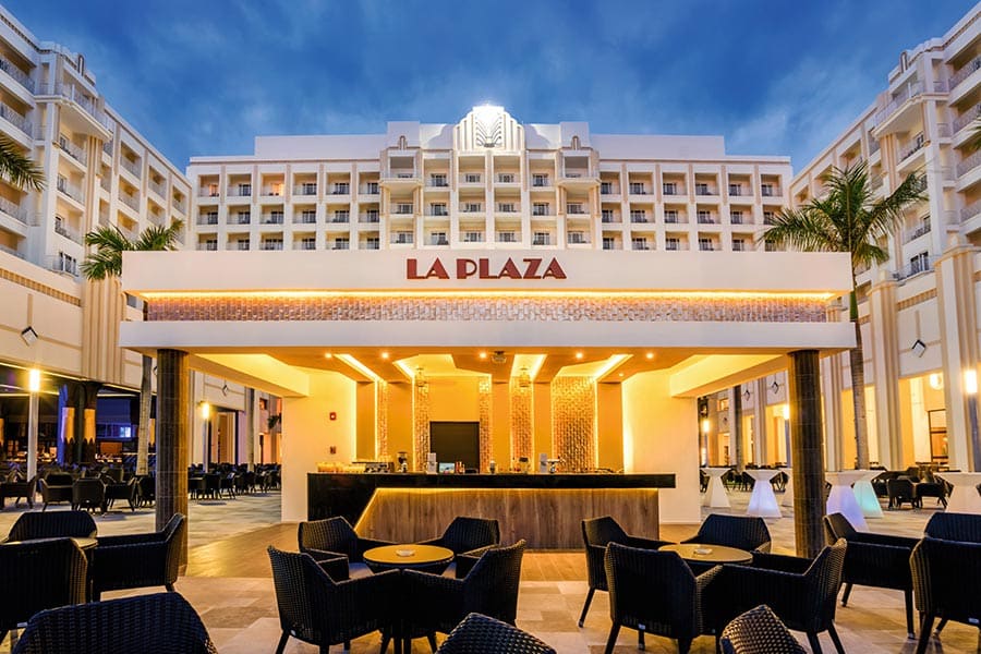 bar-lounge-riu-vallarta